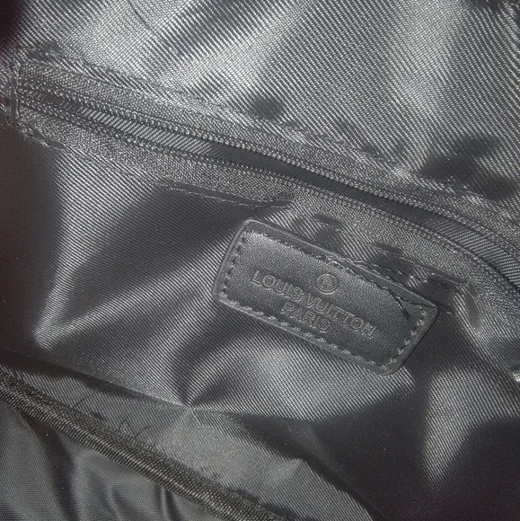 Stylish Black LV monogram unisex crossbody Bag - Picture 5 of 5